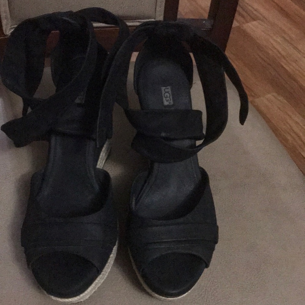 Ugg wedge sz8.5 black